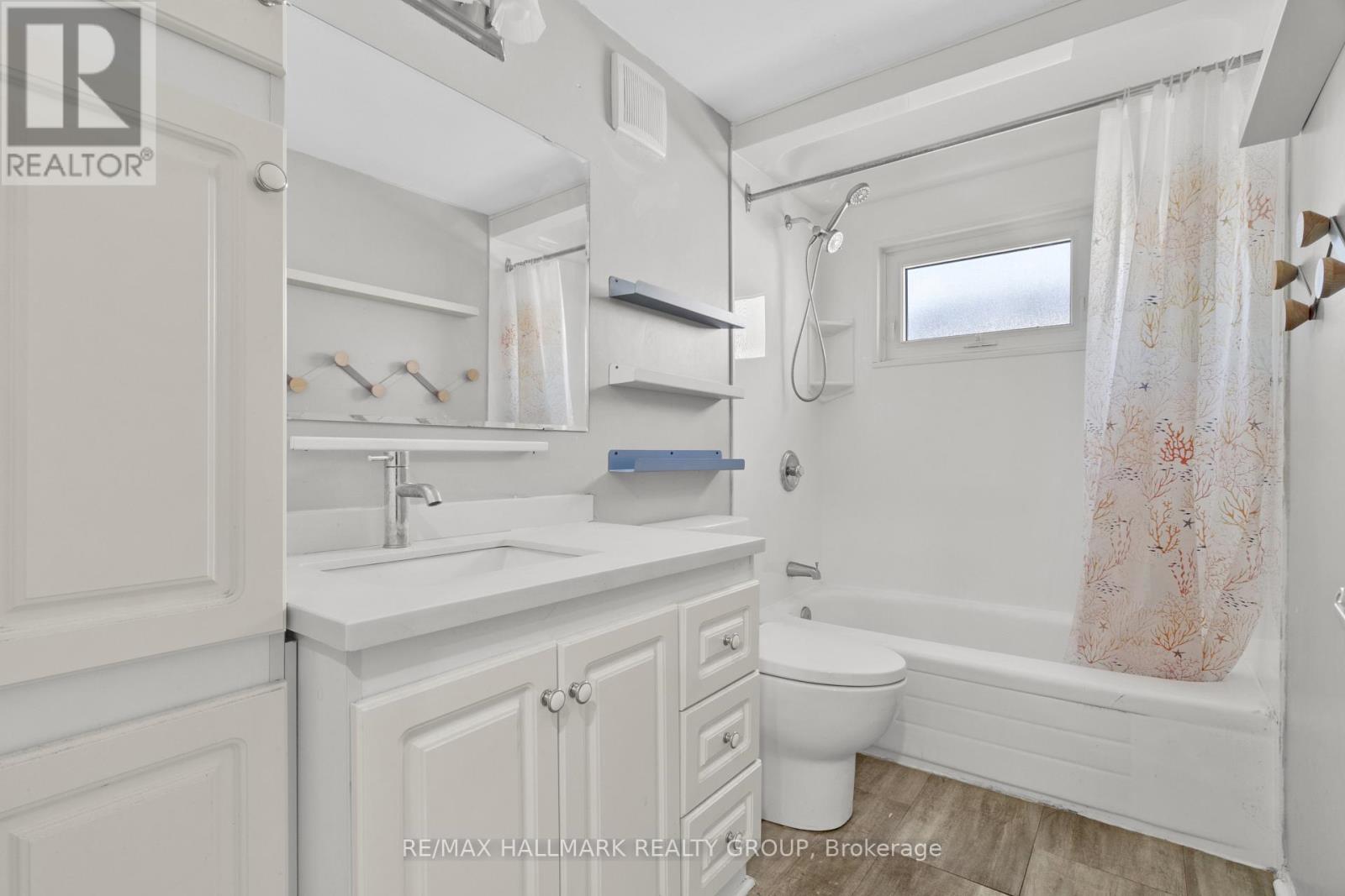 Photo 12 of 32 Brando Crescent, Ottawa ON