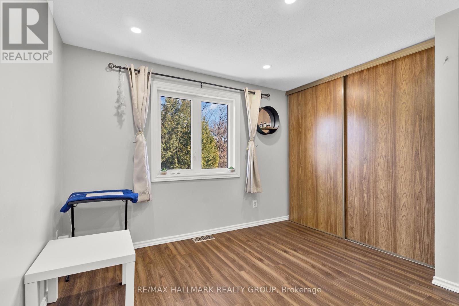 Photo 13 of 32 Brando Crescent, Ottawa ON
