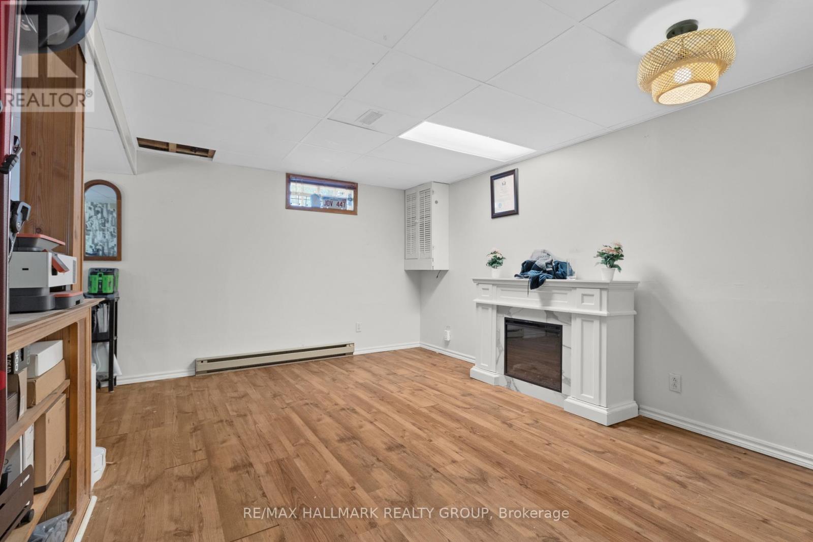 Photo 2 of 32 Brando Crescent, Ottawa ON