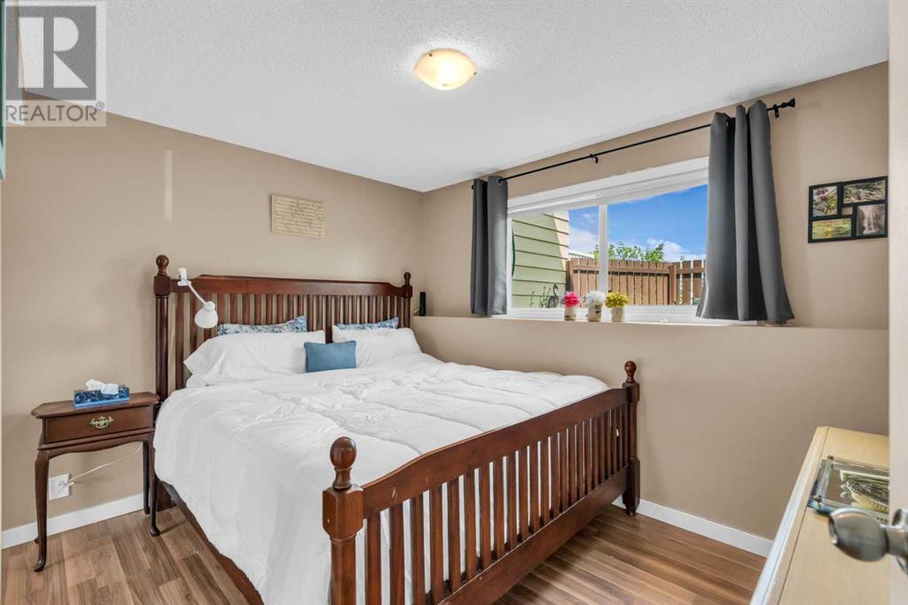 Single Family House Bi-level for Sale in    Street NE Huntington Hills Calgary 