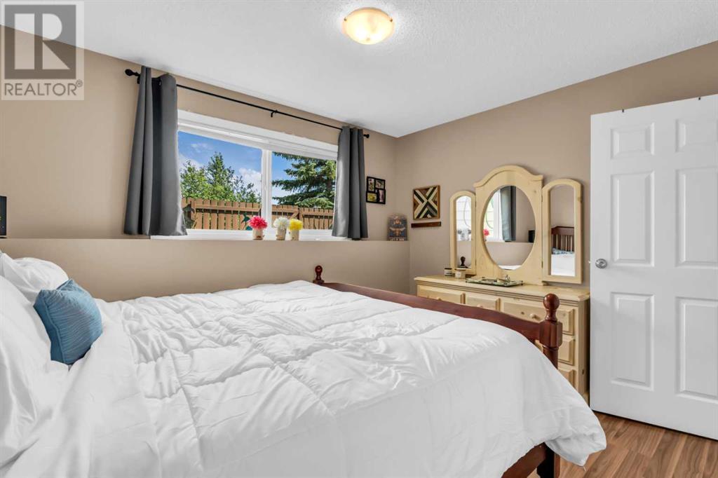 Single Family House Bi-level for Sale in    Street NE Huntington Hills Calgary 