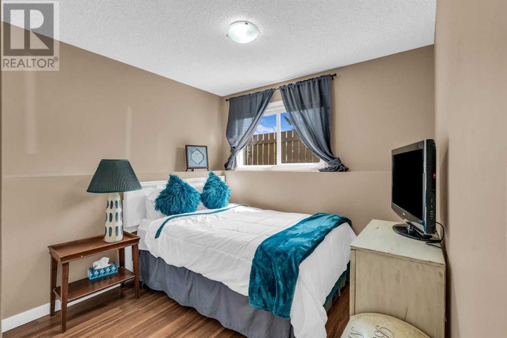 Single Family House Bi-level for Sale in    Street NE Huntington Hills Calgary 