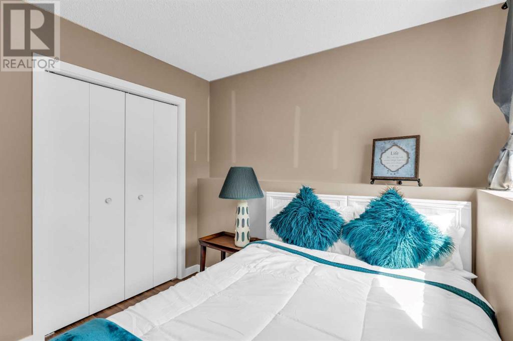 Single Family House Bi-level for Sale in    Street NE Huntington Hills Calgary 
