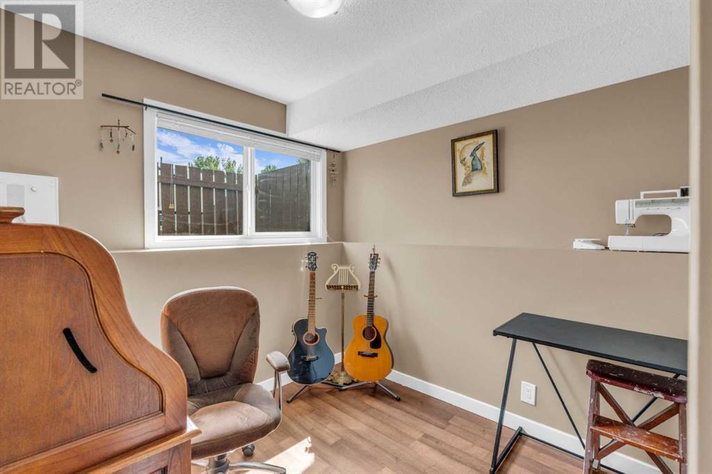 Single Family House Bi-level for Sale in    Street NE Huntington Hills Calgary 