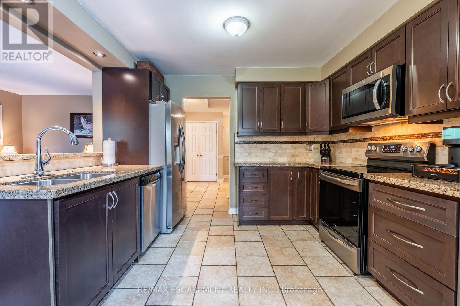 Photo 5 of 24 Vance Crescent, Hamilton ON