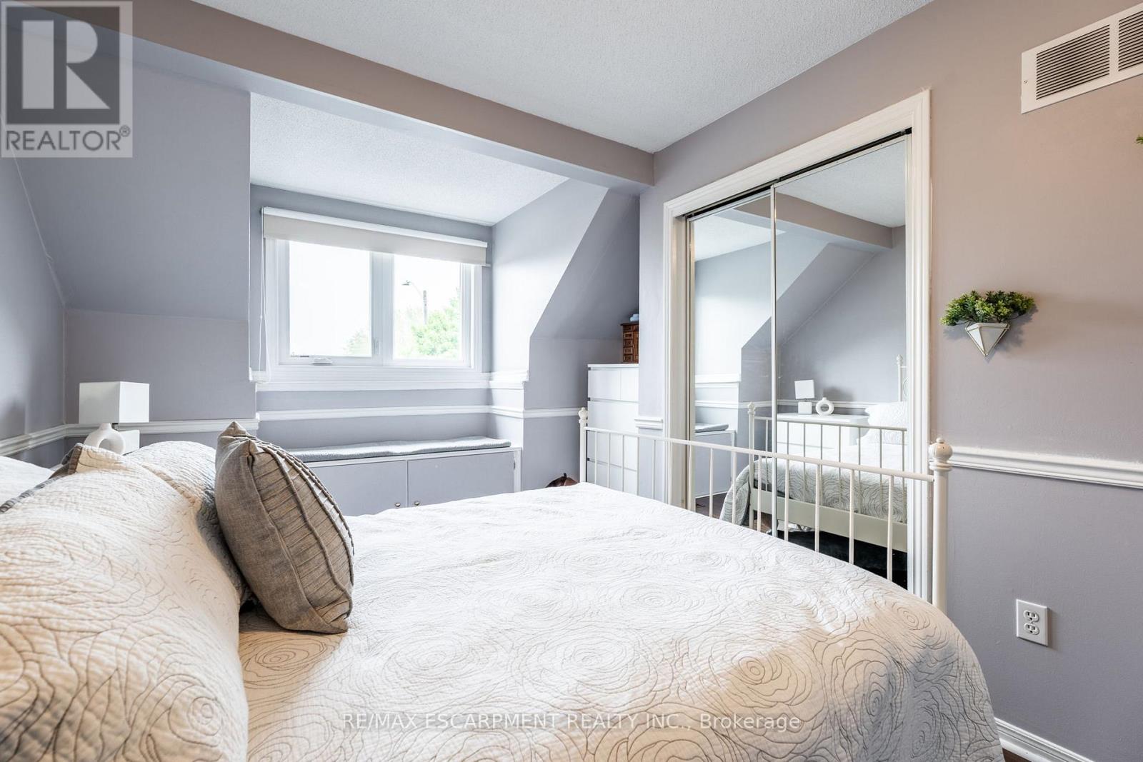 Photo 33 of 24 Vance Crescent, Hamilton ON