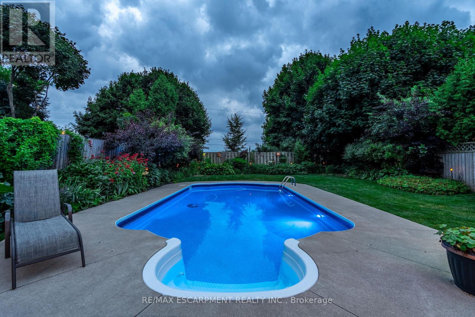 Photo 12 of 24 Vance Crescent, Hamilton ON