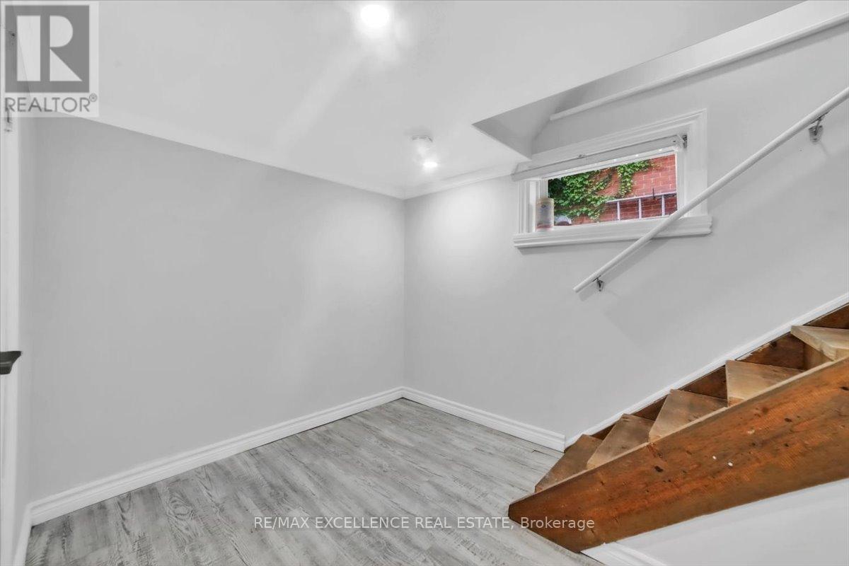 Photo 44 of 626 Downie Street, Peterborough Central ON