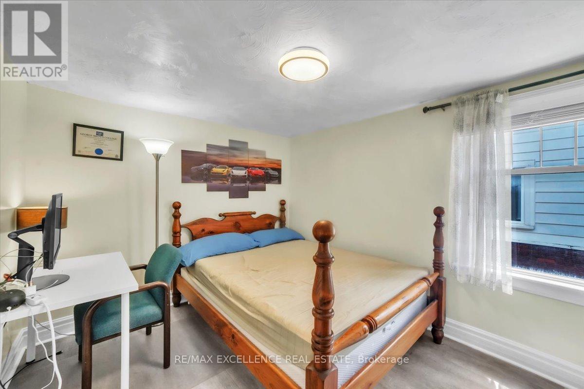 Photo 25 of 626 Downie Street, Peterborough Central ON
