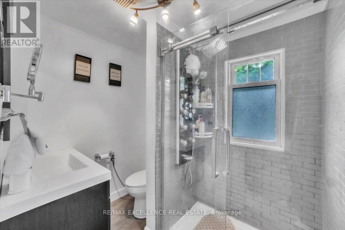 Photo 18 of 626 Downie Street, Peterborough Central ON