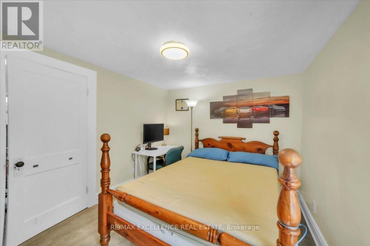 Photo 35 of 626 Downie Street, Peterborough Central ON