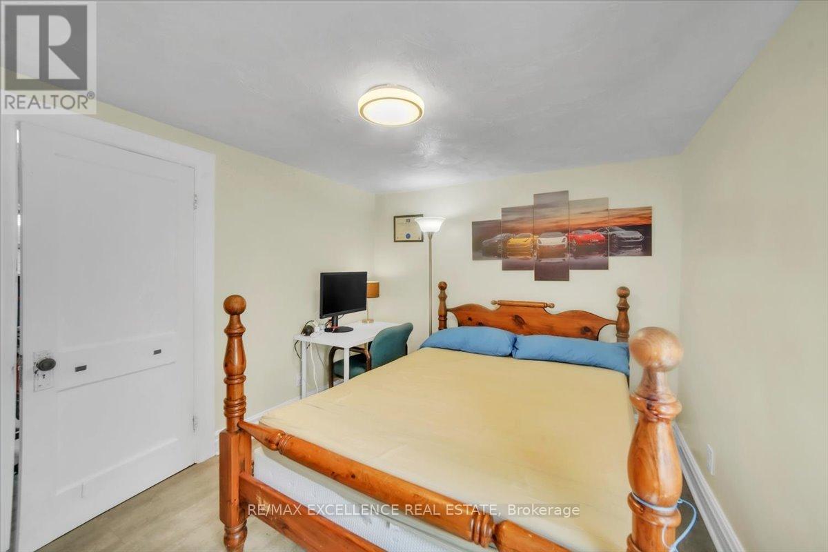 Photo 12 of 626 Downie Street, Peterborough Central ON