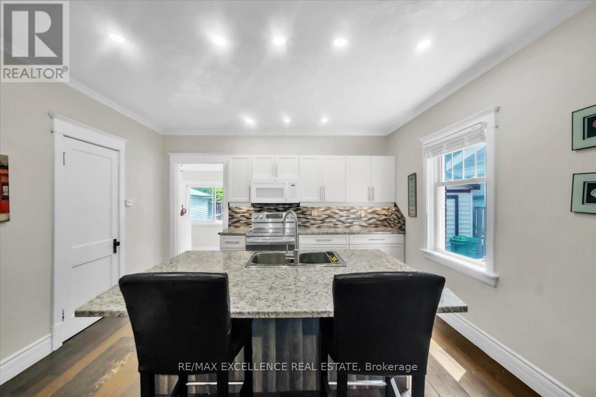 Photo 26 of 626 Downie Street, Peterborough Central ON