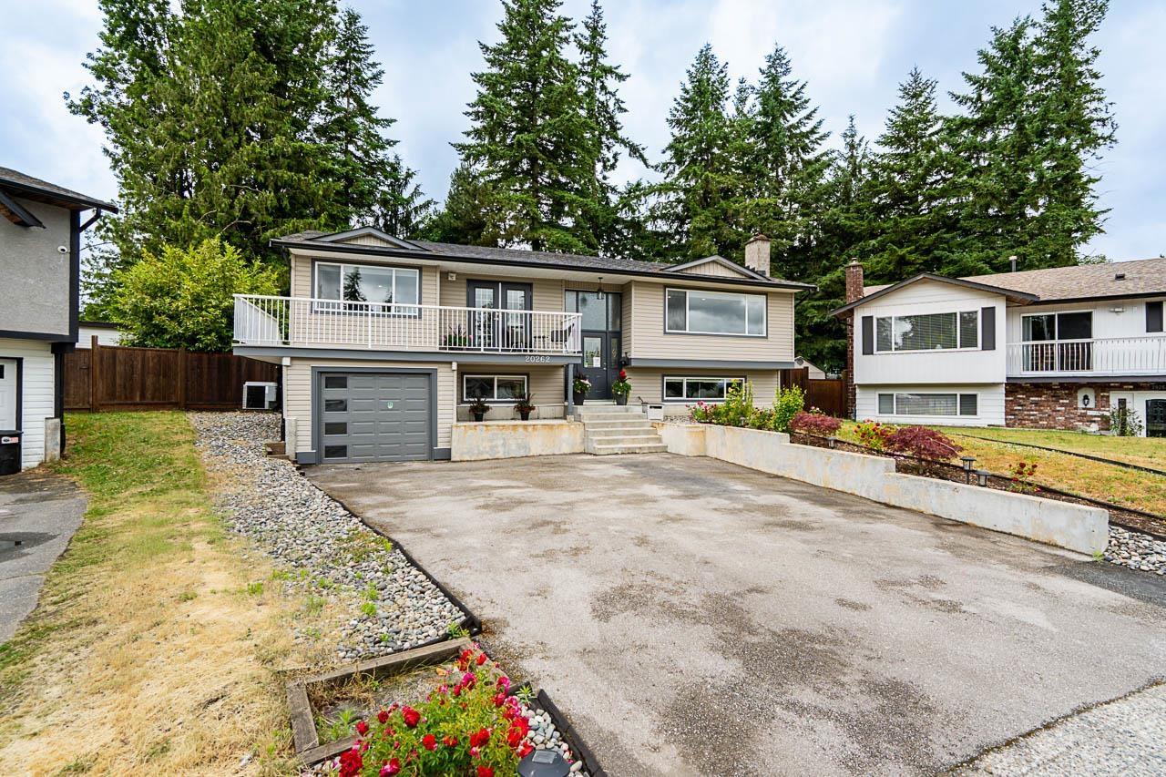 Photo 3 of 20262 46 A Avenue, Langley BC