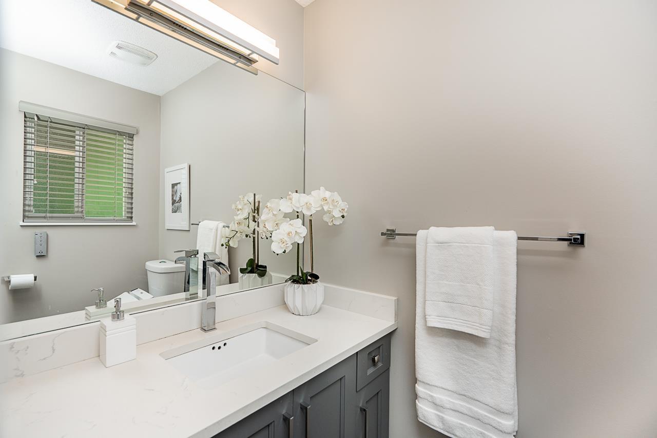 Photo 18 of 20262 46 A Avenue, Langley BC