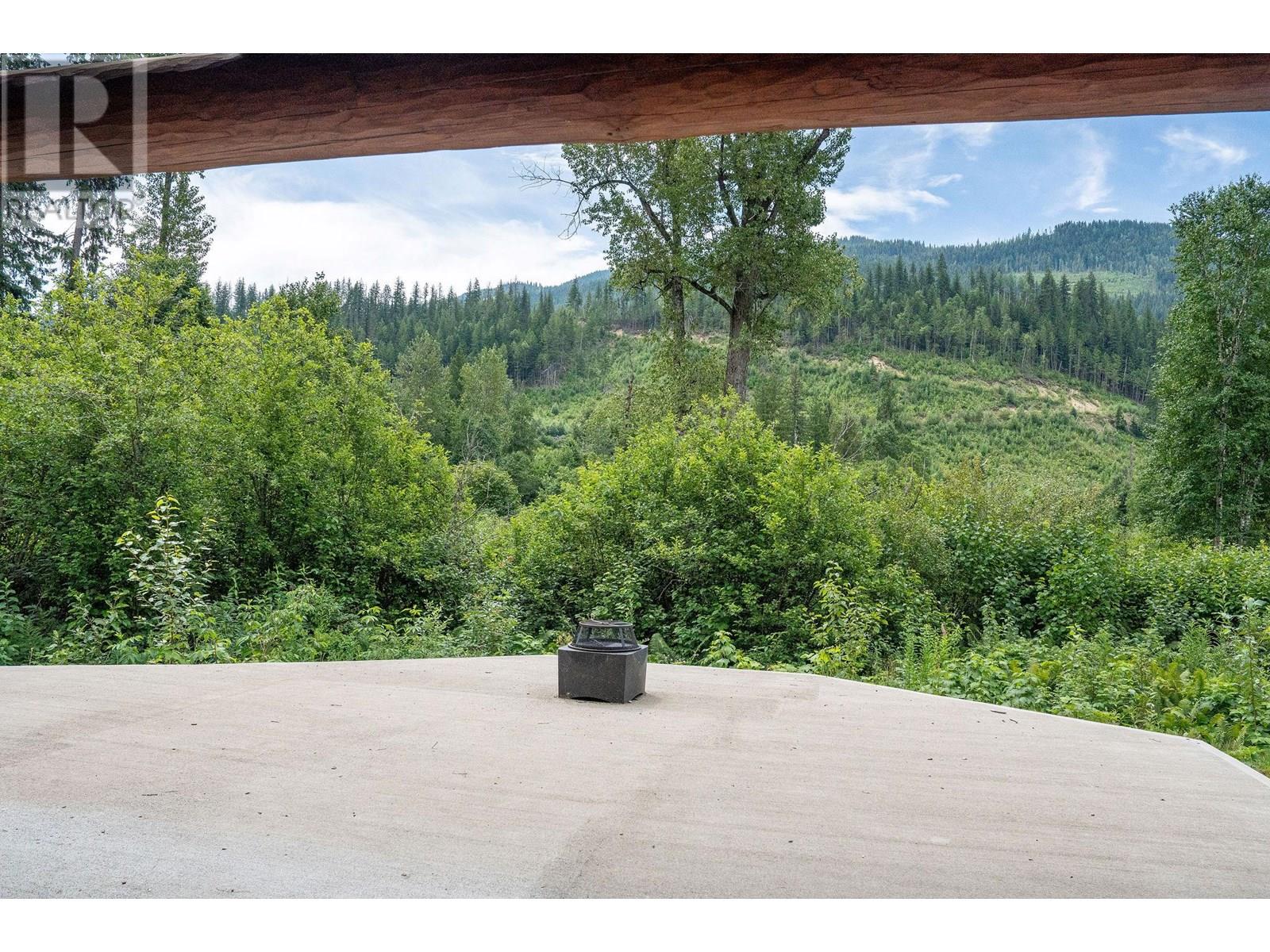 Photo 11 of 5860 Trans Canada Hwy 1, Malakwa BC
