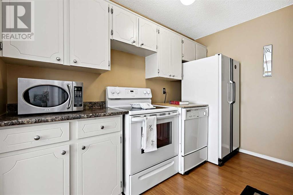 Single Family House Bi-level for Sale in    Street NE Huntington Hills Calgary 