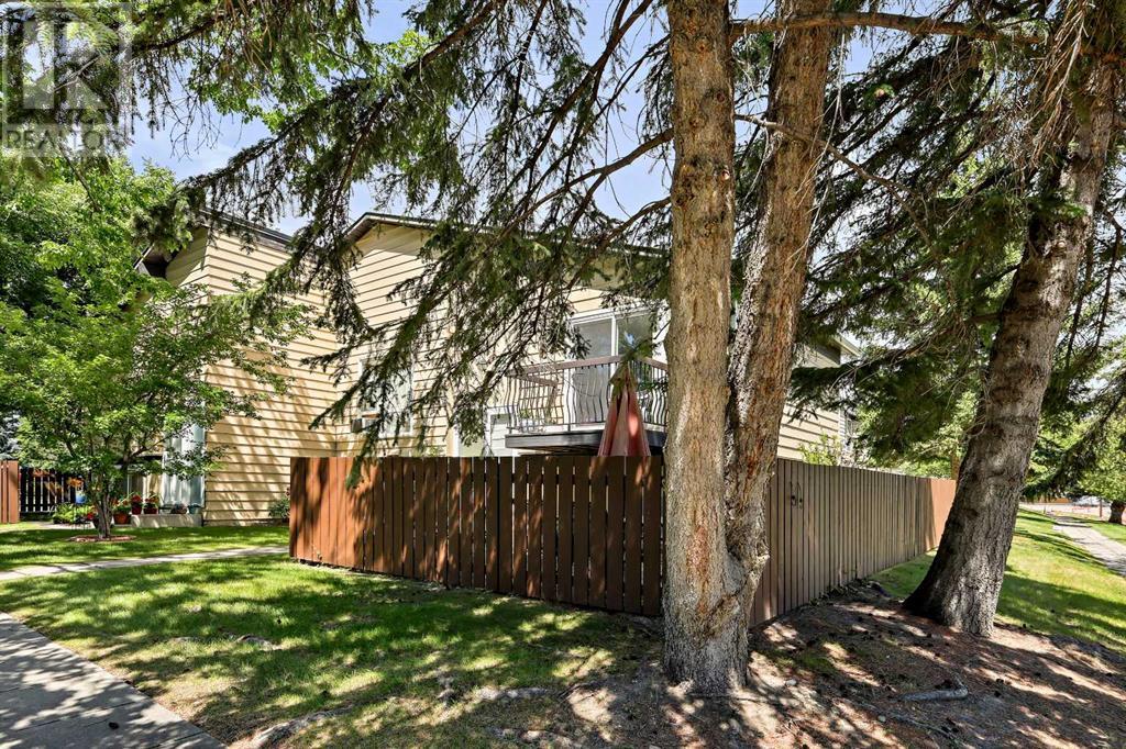 Single Family House Bi-level for Sale in    Street NE Huntington Hills Calgary 