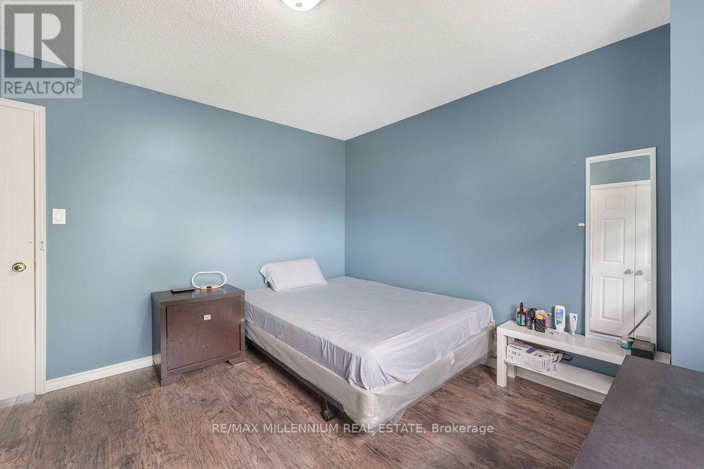 Photo 2 of 7 Empire Crescent, Clarington ON