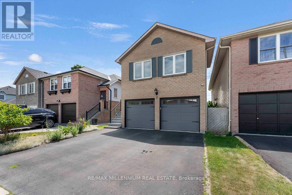 Photo 9 of 7 Empire Crescent, Clarington ON