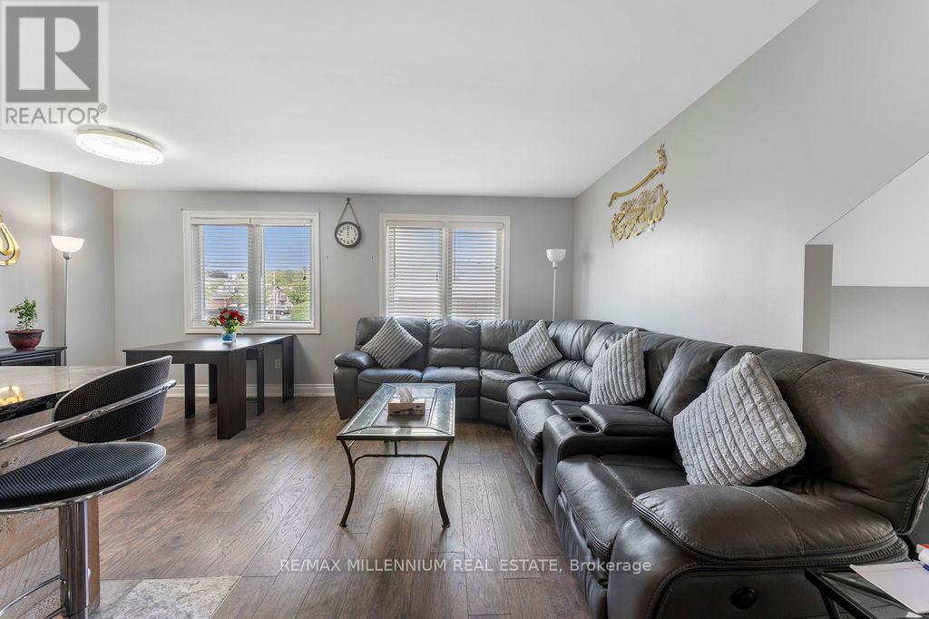 Photo 36 of 7 Empire Crescent, Clarington ON