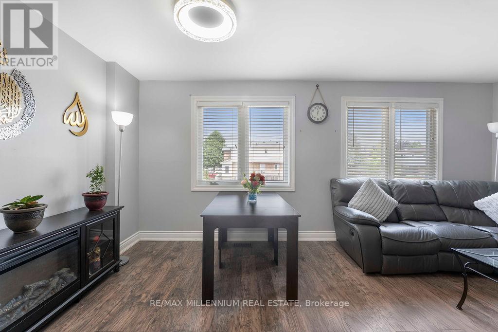 Photo 29 of 7 Empire Crescent, Clarington ON
