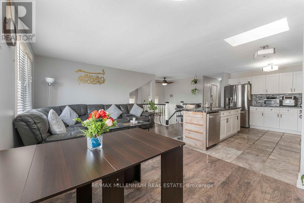 Photo 38 of 7 Empire Crescent, Clarington ON