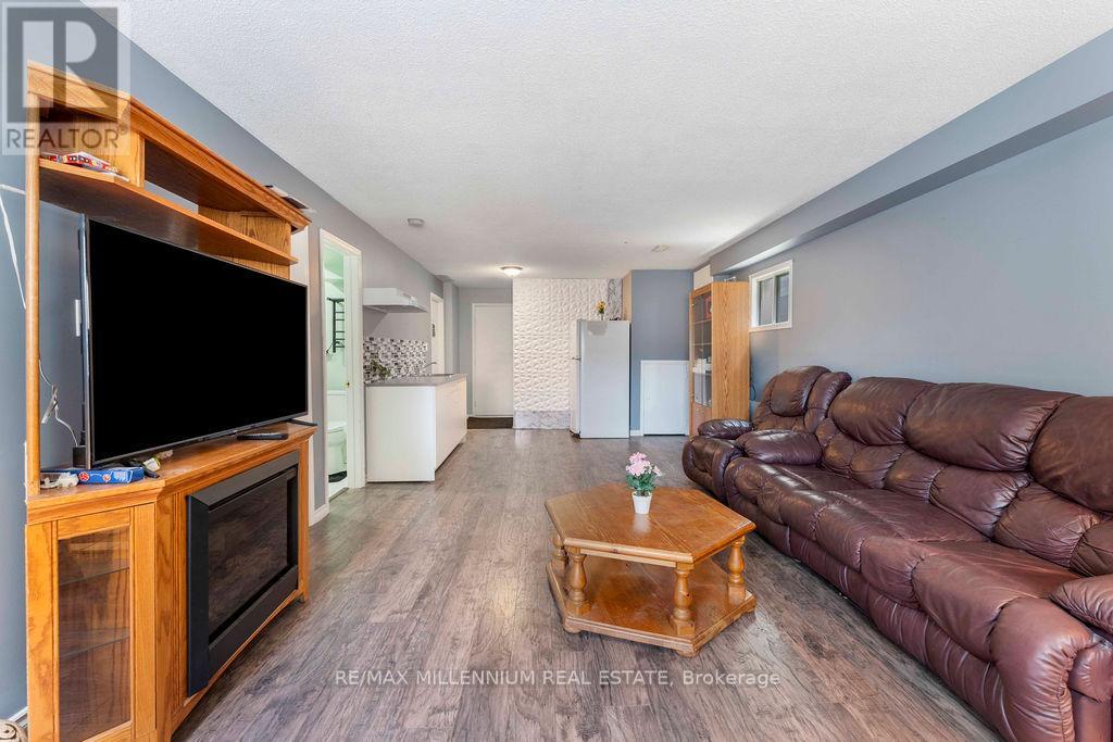 Photo 34 of 7 Empire Crescent, Clarington ON