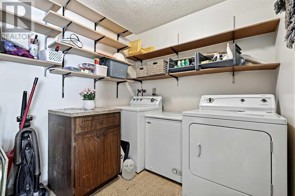 Single Family House Bi-level for Sale in    Street NE Huntington Hills Calgary 