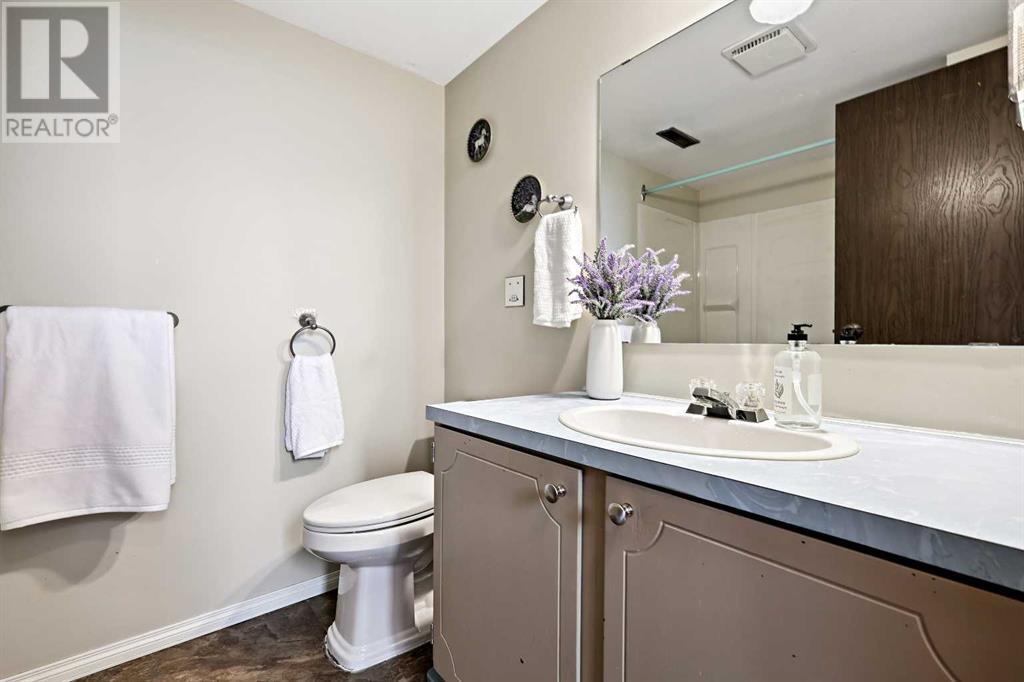 Single Family House Bi-level for Sale in    Street NE Huntington Hills Calgary 
