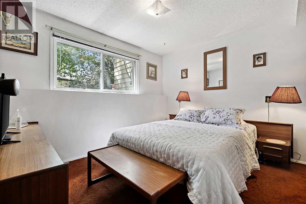 Single Family House Bi-level for Sale in    Street NE Huntington Hills Calgary 