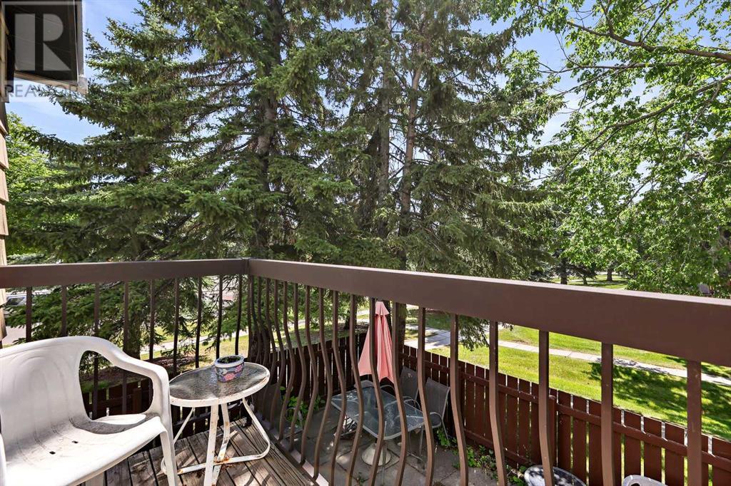 Single Family House Bi-level for Sale in    Street NE Huntington Hills Calgary 