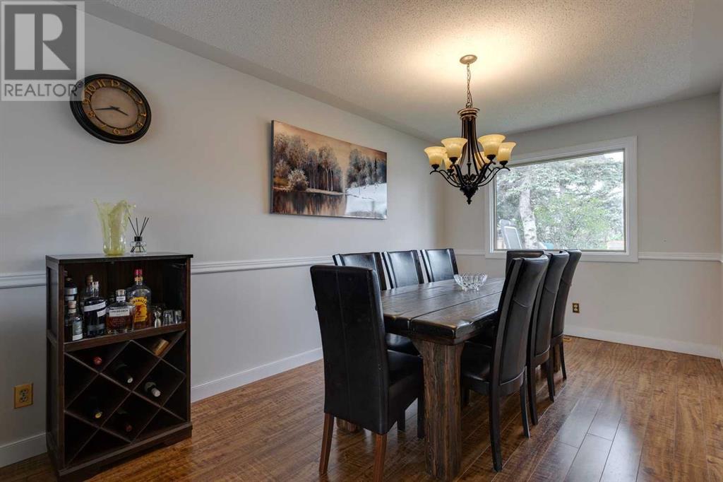Single Family House for Sale in   Avenue NW Silver Springs Calgary 