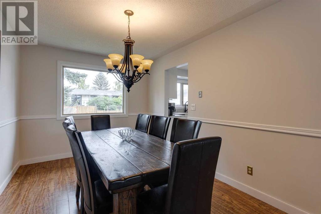 Single Family House for Sale in   Avenue NW Silver Springs Calgary 