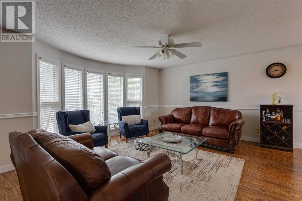 Single Family House for Sale in   Avenue NW Silver Springs Calgary 