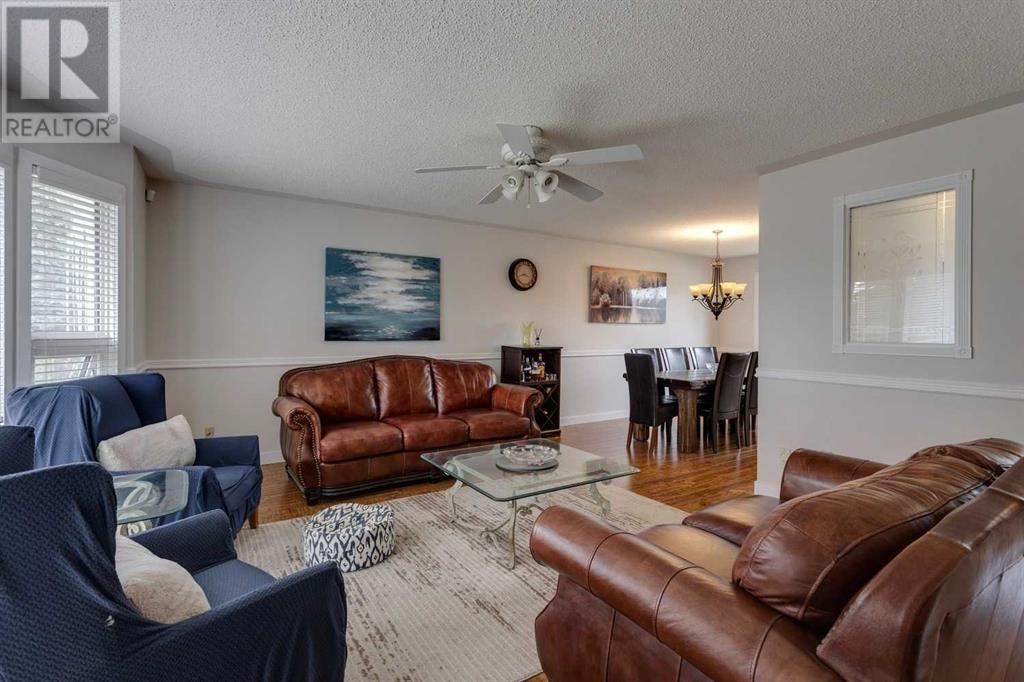Single Family House for Sale in   Avenue NW Silver Springs Calgary 