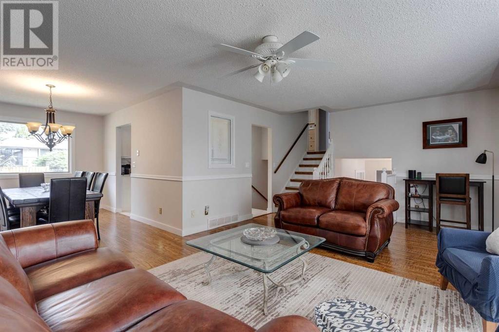 Single Family House for Sale in   Avenue NW Silver Springs Calgary 