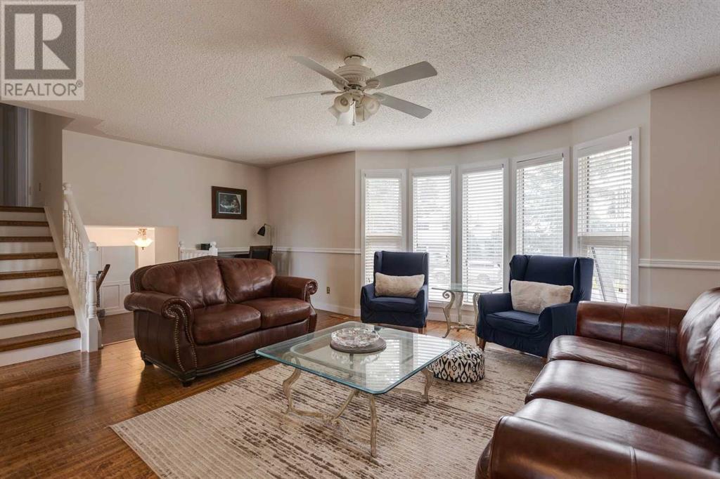 Single Family House for Sale in   Avenue NW Silver Springs Calgary 