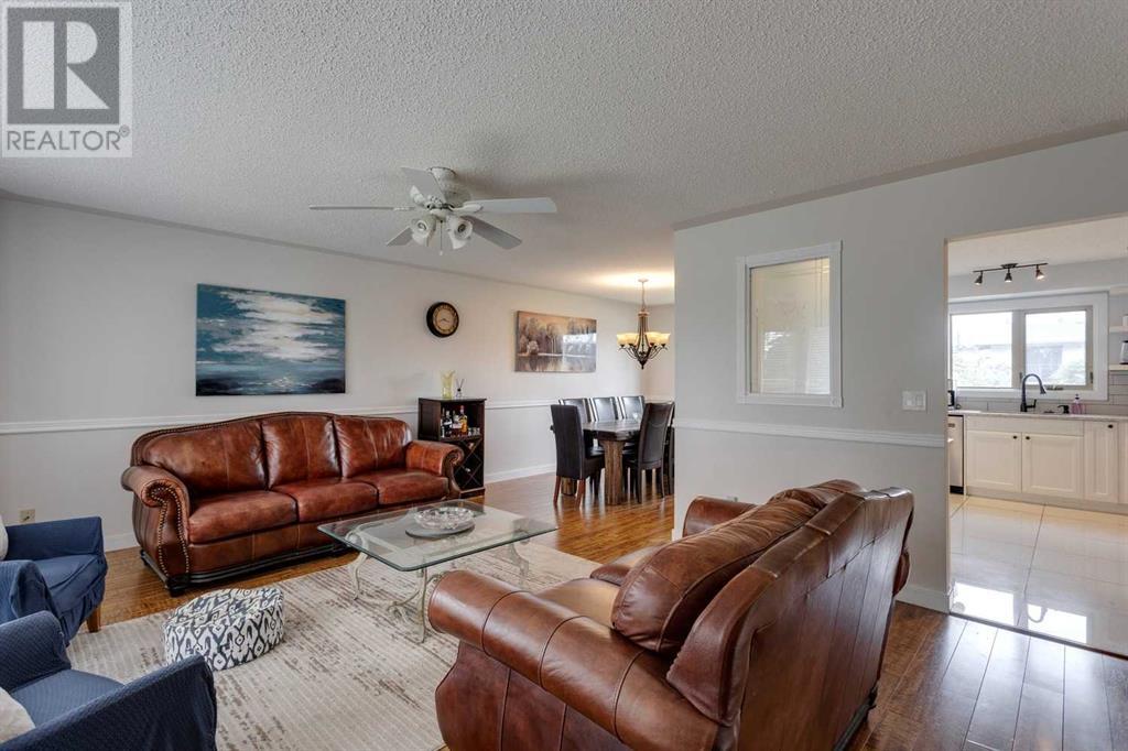 Single Family House for Sale in   Avenue NW Silver Springs Calgary 