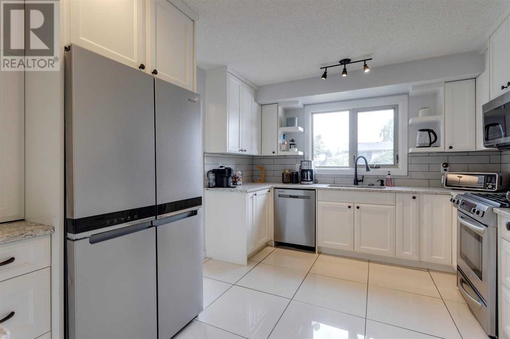 Single Family House for Sale in   Avenue NW Silver Springs Calgary 