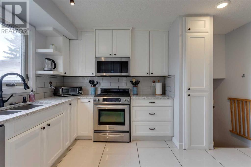 Single Family House for Sale in   Avenue NW Silver Springs Calgary 