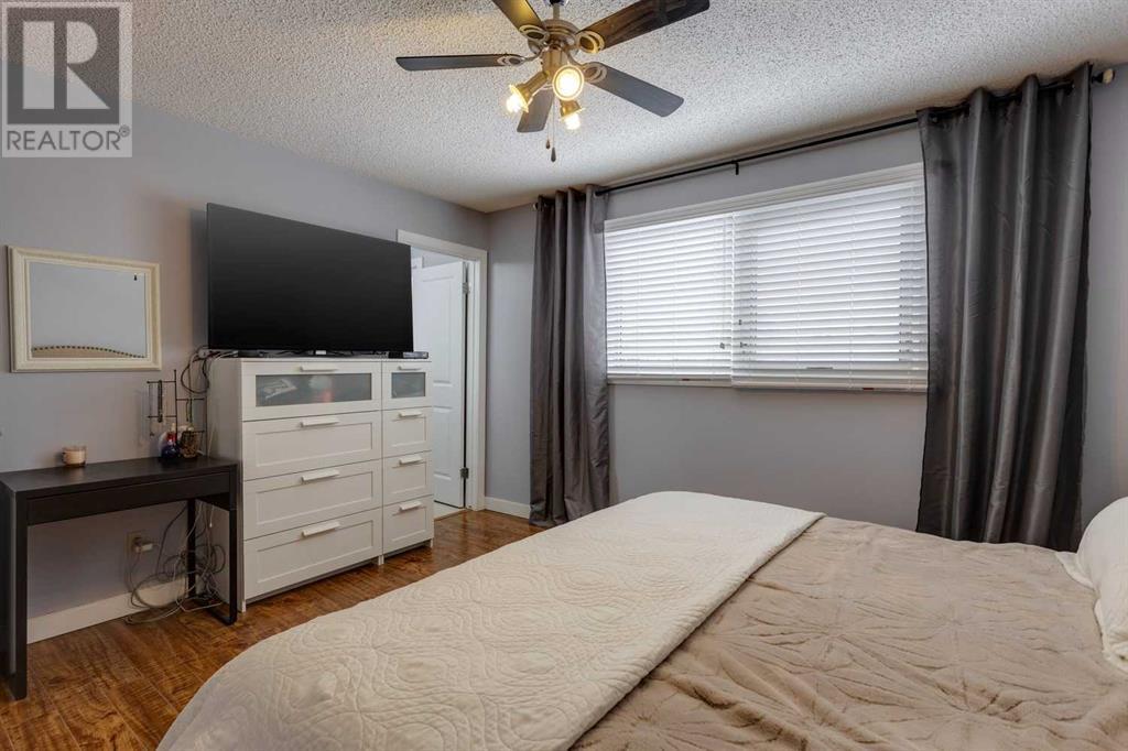 Single Family House for Sale in   Avenue NW Silver Springs Calgary 