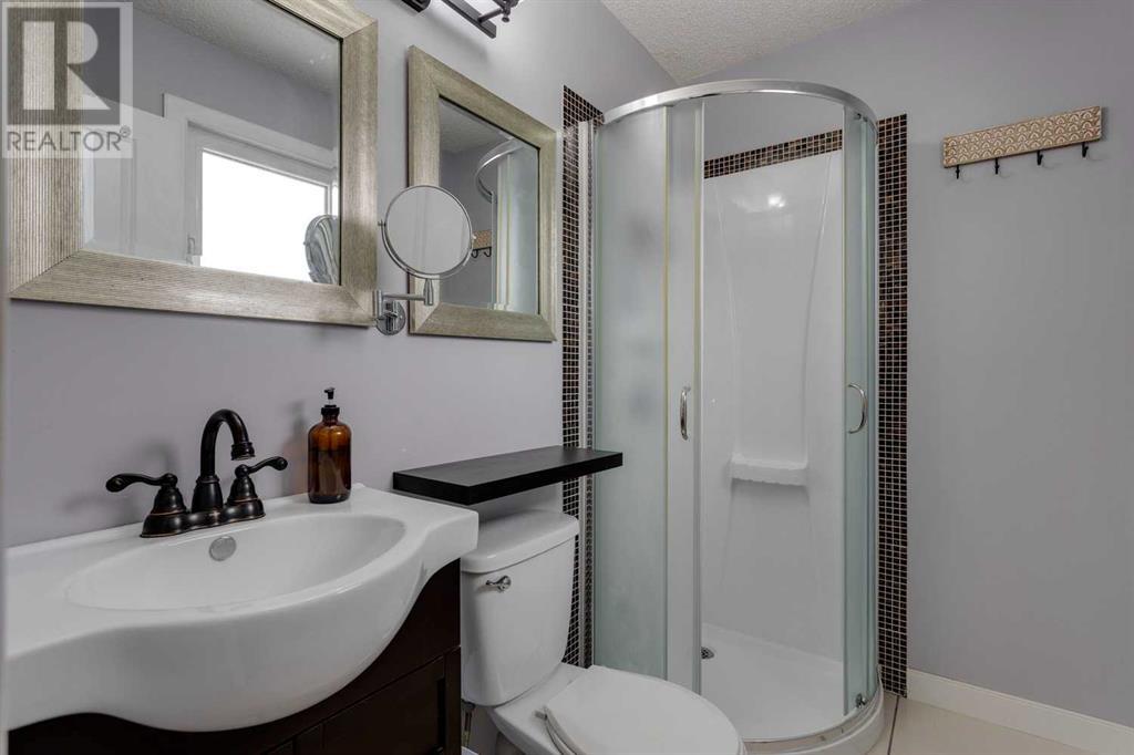 Single Family House for Sale in   Avenue NW Silver Springs Calgary 