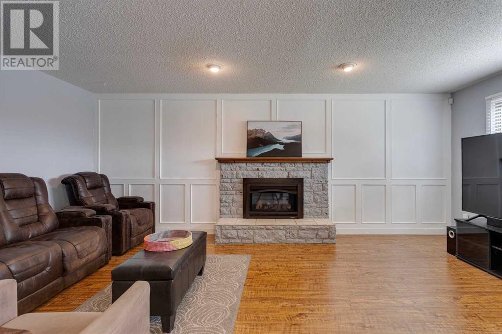 Single Family House for Sale in   Avenue NW Silver Springs Calgary 