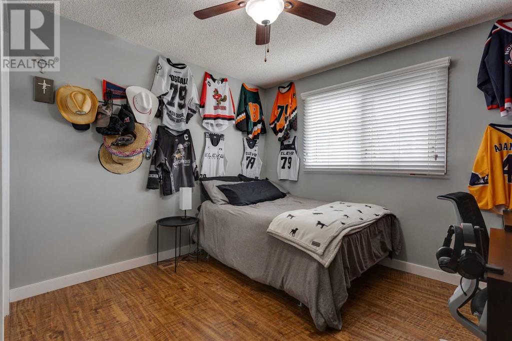 Single Family House for Sale in   Avenue NW Silver Springs Calgary 