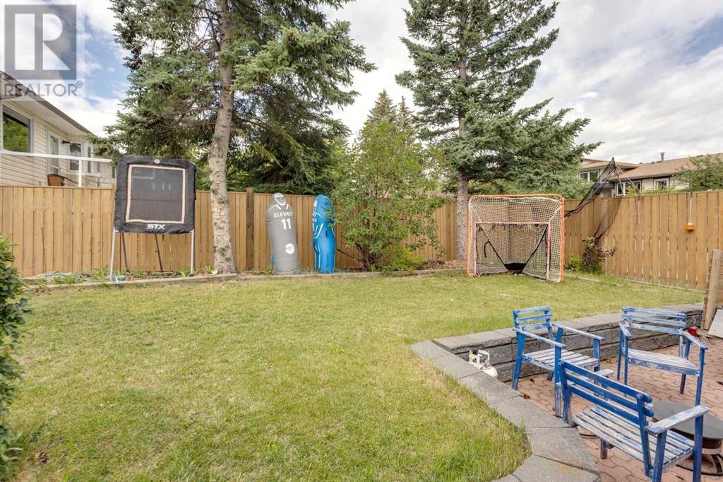 Single Family House for Sale in   Avenue NW Silver Springs Calgary 