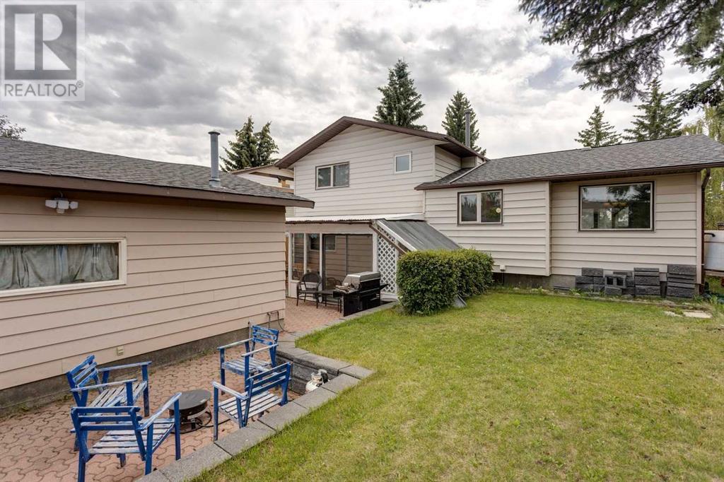 Single Family House for Sale in   Avenue NW Silver Springs Calgary 