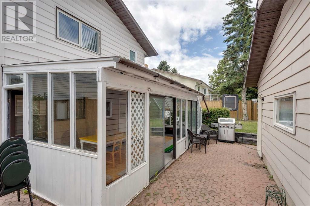 Single Family House for Sale in   Avenue NW Silver Springs Calgary 