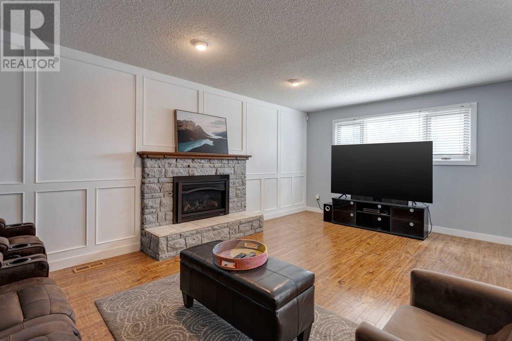 Single Family House for Sale in   Avenue NW Silver Springs Calgary 