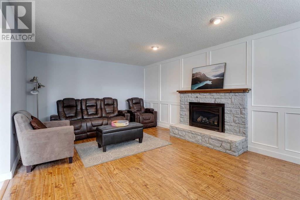 Single Family House for Sale in   Avenue NW Silver Springs Calgary 